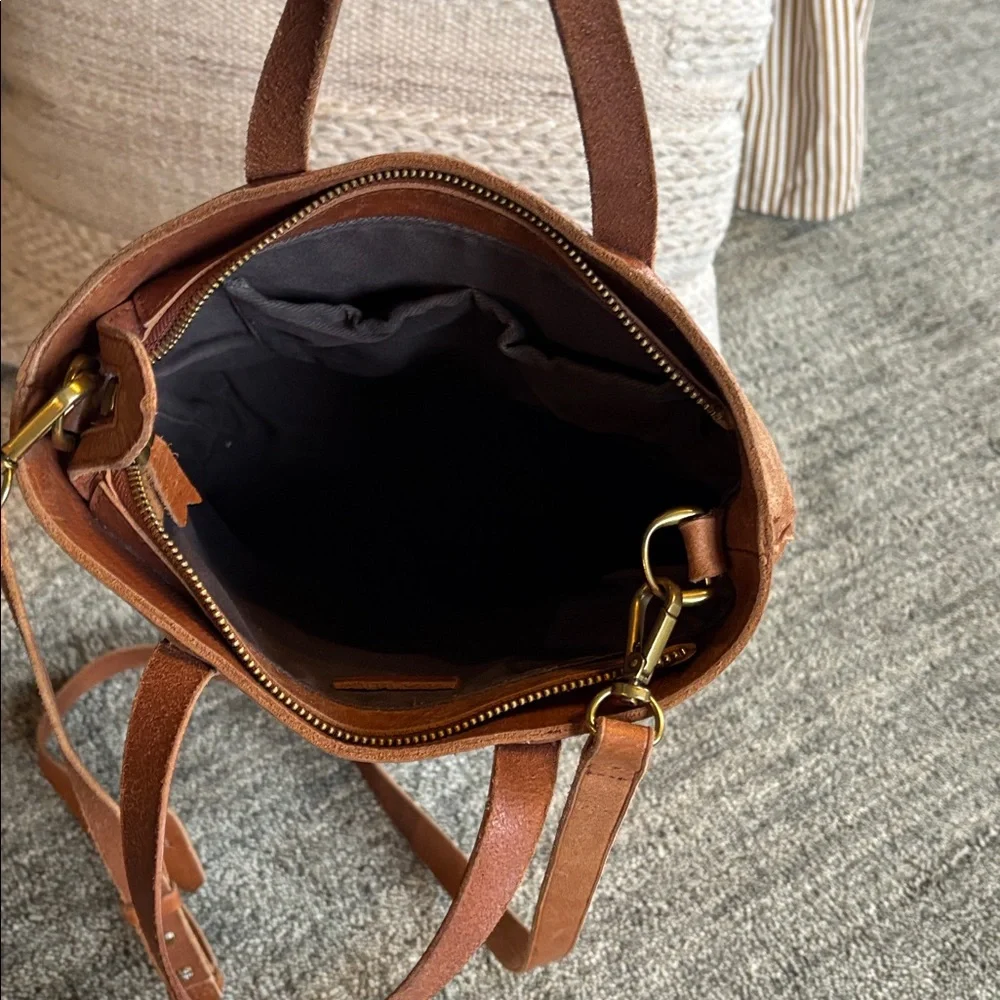 Madewell Transport Crossbody Leather Bag in Congac - Picture 4 of 10
